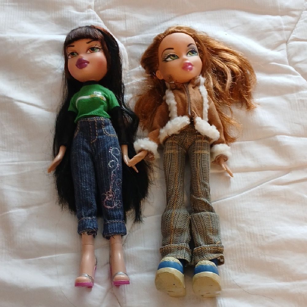 Vintage Bratz Dolls with Stylish Outfits